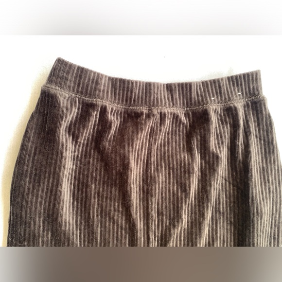 Uniqlo corduroy Skirt - Picture 6 of 6